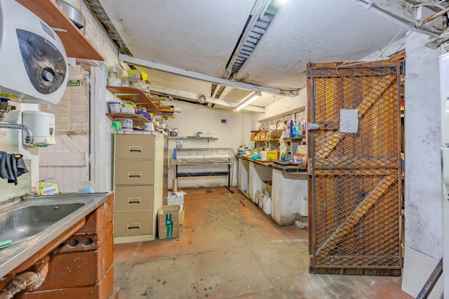 8 Bedroom Property for Sale in Lakeside Western Cape